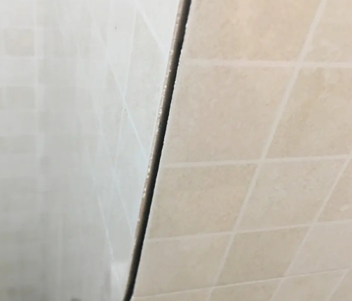 夏邑瓷砖空鼓维修公司分享阳台瓷砖脱落的修复过程可以分为以下几个步骤