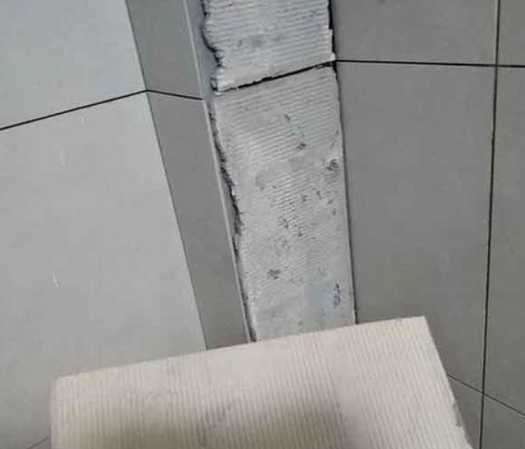 夏邑瓷砖空鼓维修公司分享下厨房瓷砖脱落的补救措施。